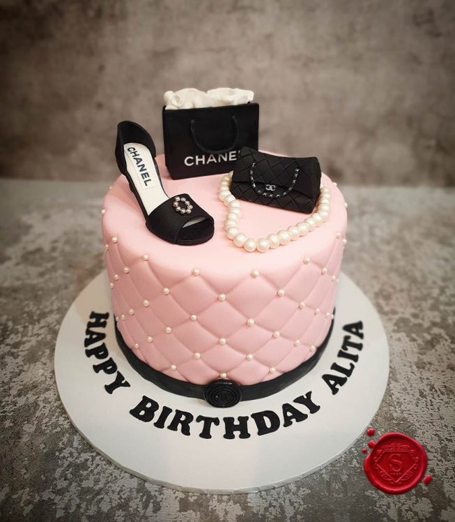 Chanel Accessories Cake | Sweet House Studios